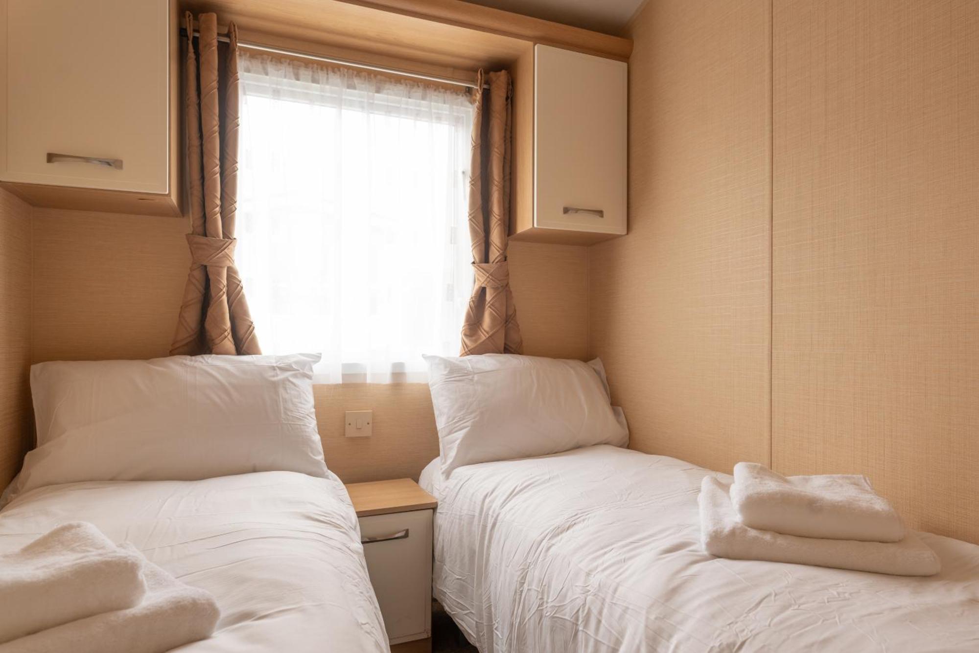 35 Heights - 2 Bed-sleeps 4-tjs35wh Holiday home *
